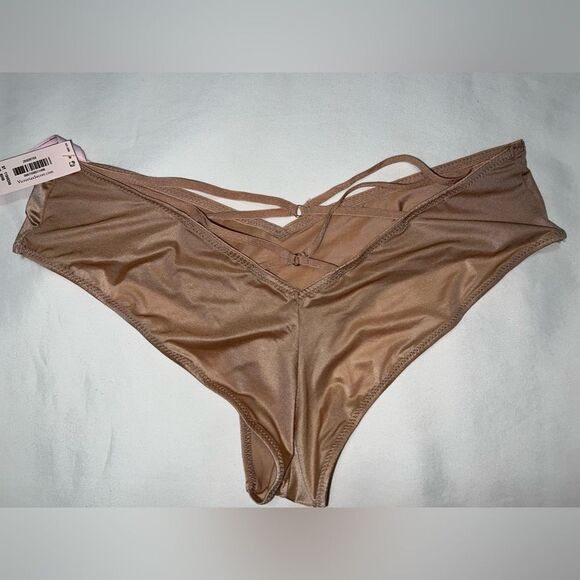 NWT- VICTORIA'S SECRET VERY SEXY
Strappy Back High-Leg Cheeky Panty- size MED - Picture 5 of 5